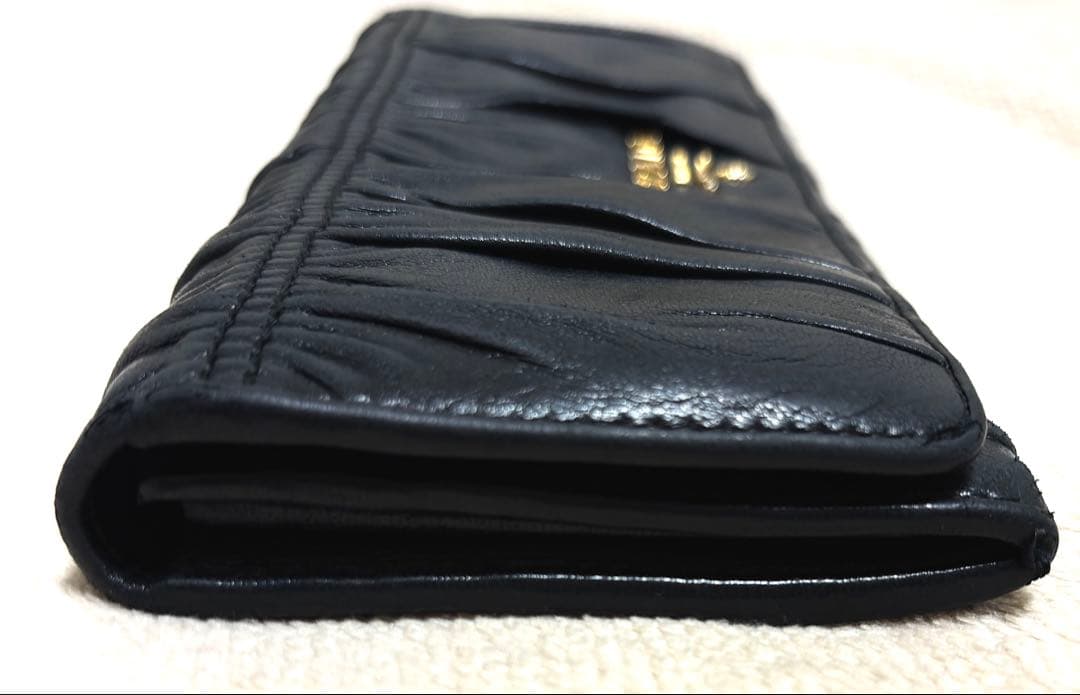 PRADA ブラックレザー 長財布　ギャザー　ゴールド　プラダ財布
