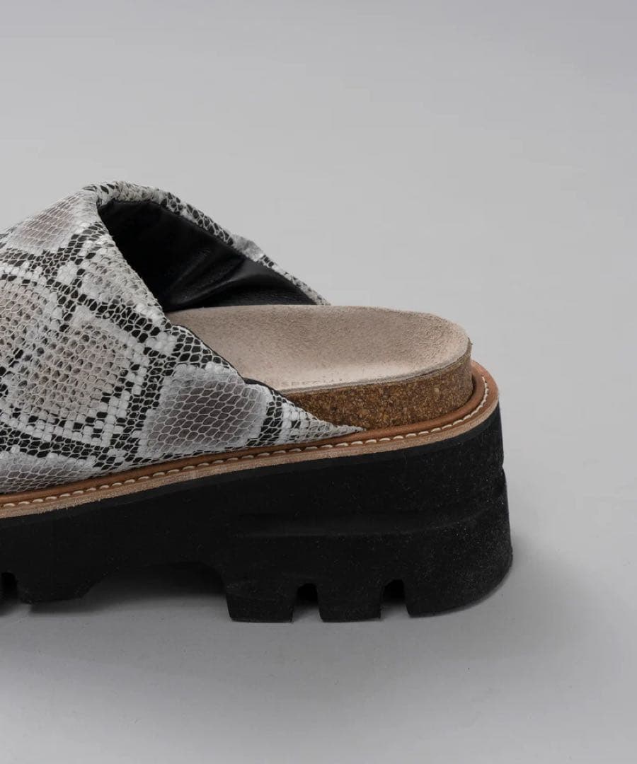 MAISON SPECIAL サンダル