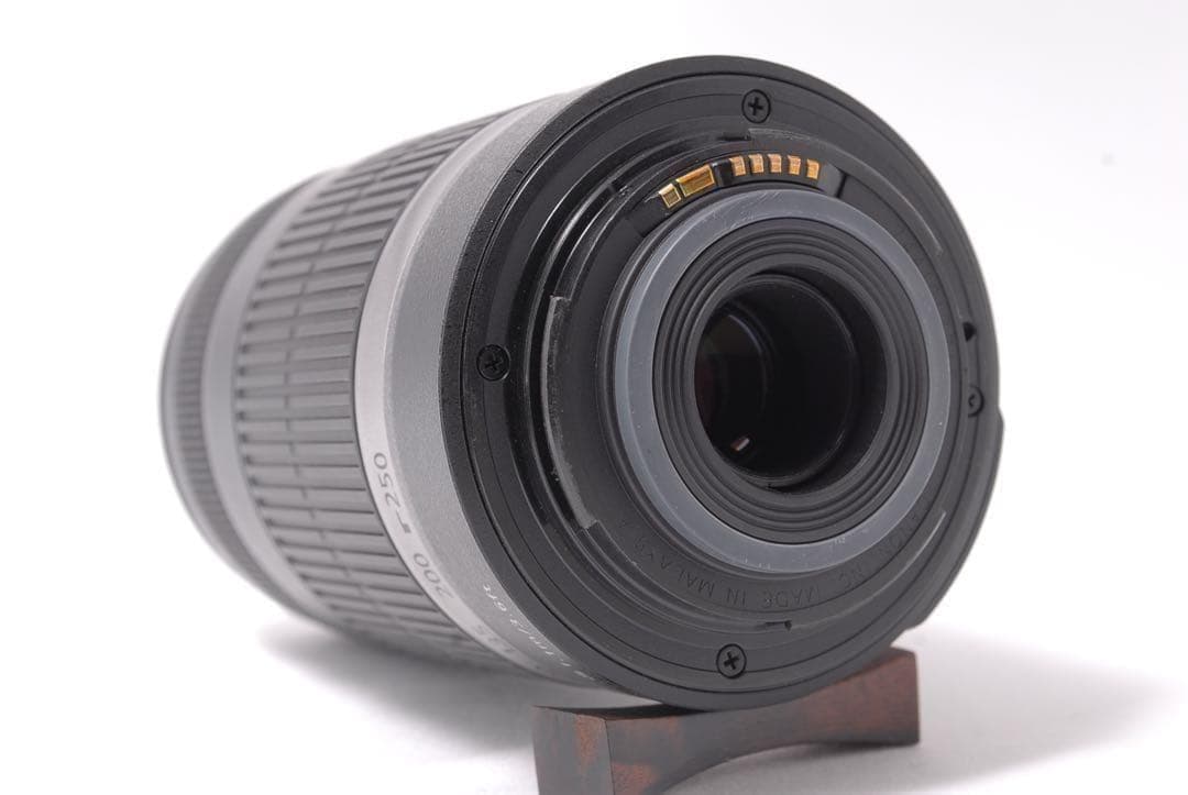 ★手ぶれ補正★ Canon EF-S 55-250mm IS 【前後キャップ付】