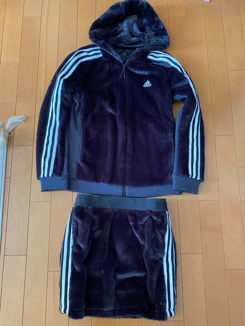 お値下げ！美品可愛い⭐︎adidas もこもこセットアップ　インナー付き　黒　M