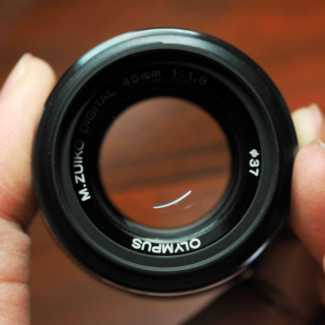 Olympus M.Zuiko 45mm f/1.8 レンズ