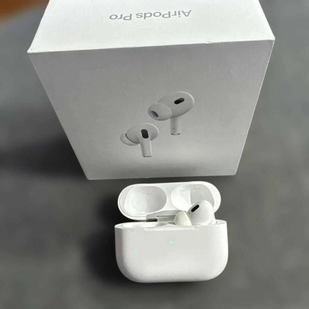 AirPodsプロ第二世代　USB-C本体 ホワイト 充電ケース付き　右耳のみ