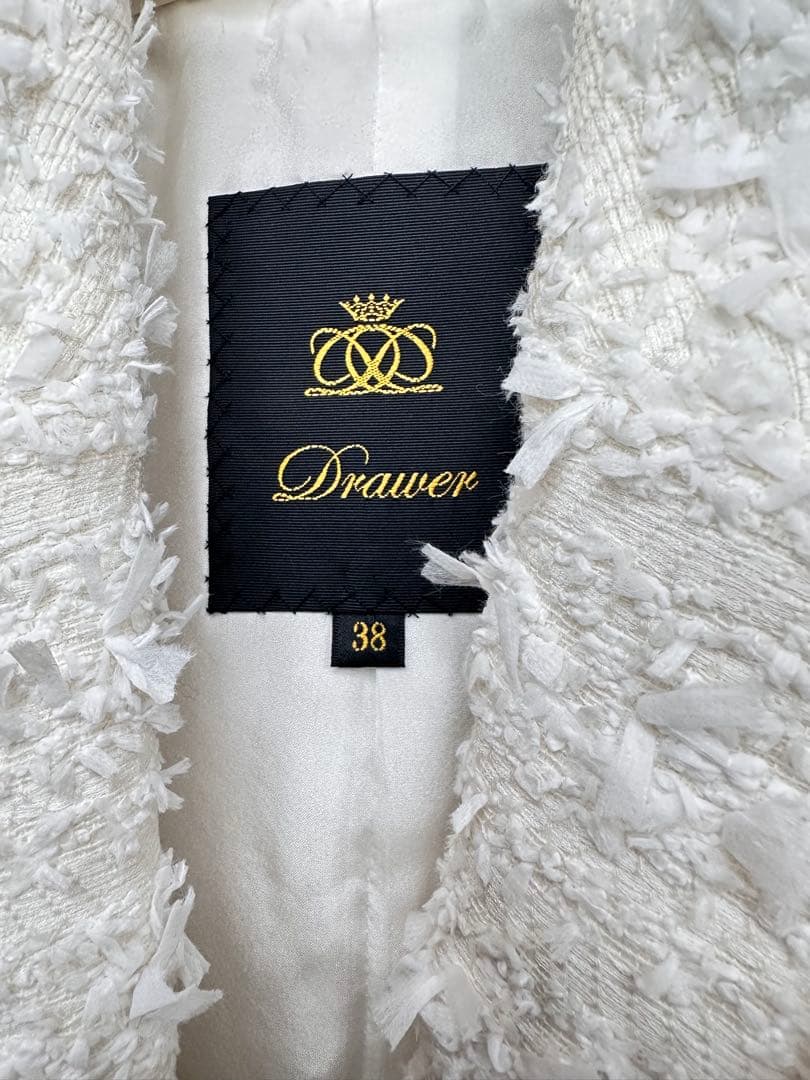 ドゥロワーツイードジレ 今年購入、真っ白のゴージャスなジレです