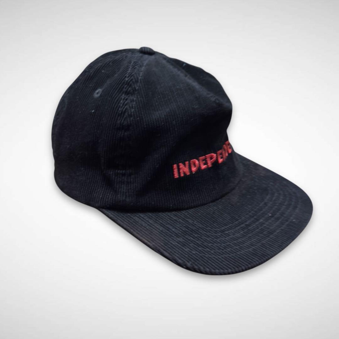 INDEPENDENTブラックコーデュロイキャップ刺繍ロゴスナップバックスケート