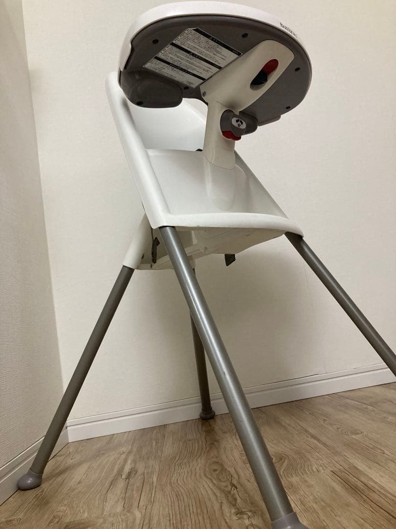 BABYBJÖRN ベビービョルン　椅子　イス　ハイチェア ホワイト白　赤ちゃん
