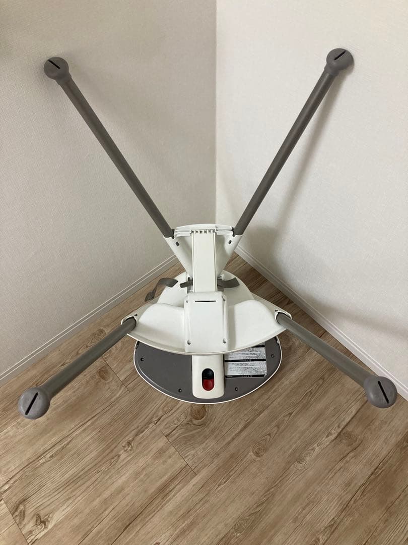 BABYBJÖRN ベビービョルン　椅子　イス　ハイチェア ホワイト白　赤ちゃん