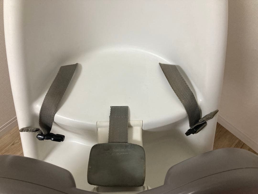 BABYBJÖRN ベビービョルン　椅子　イス　ハイチェア ホワイト白　赤ちゃん