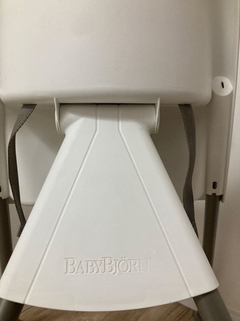 BABYBJÖRN ベビービョルン　椅子　イス　ハイチェア ホワイト白　赤ちゃん