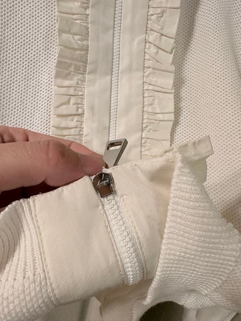 美品　モンクレール　フリル　カーディガン　ワッペン付き　 ホワイト