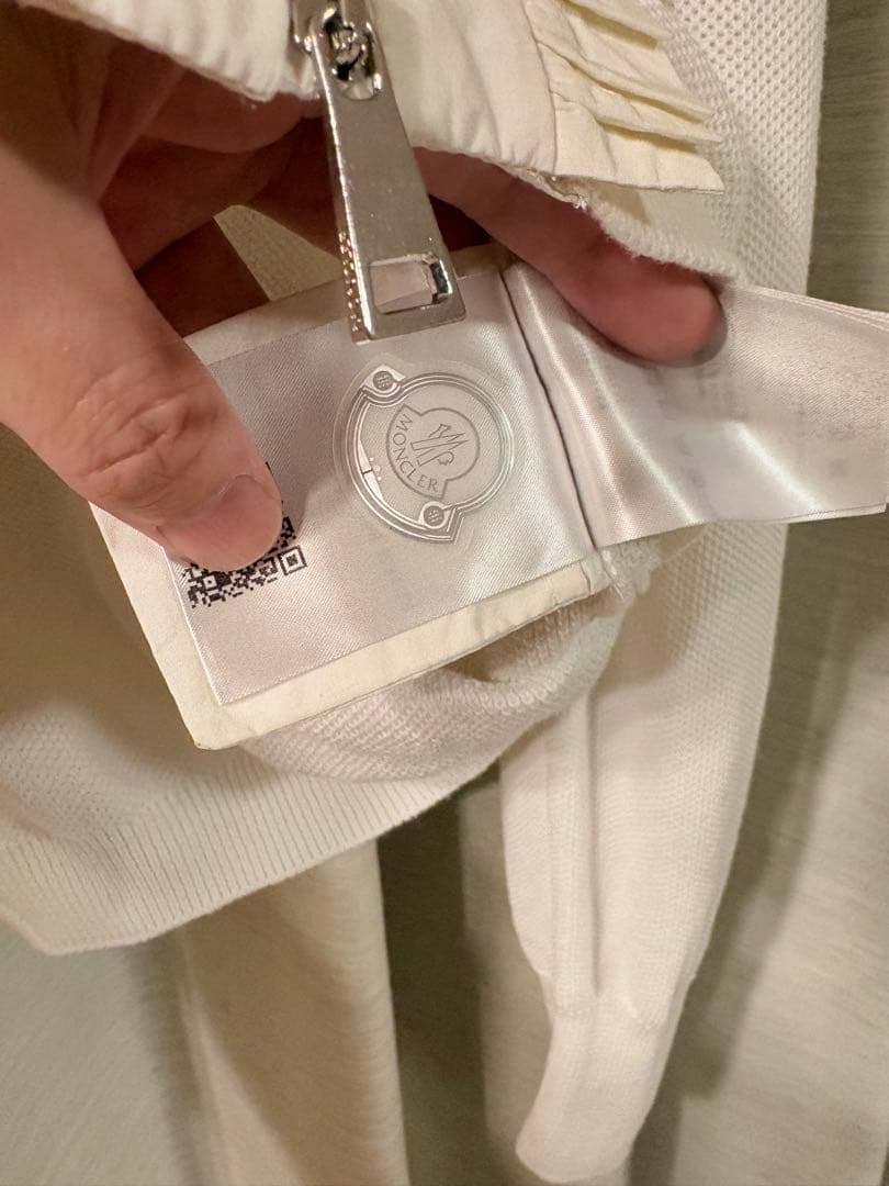 美品　モンクレール　フリル　カーディガン　ワッペン付き　 ホワイト