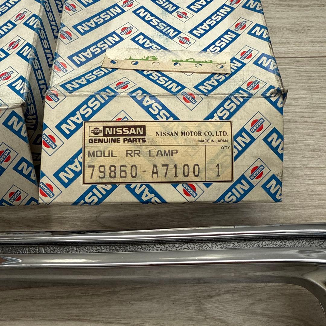 T*a様 Nissan MOUL RR LAMP 79860-A7100 2個セ