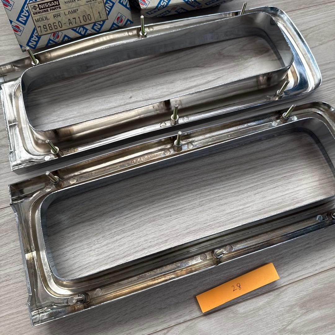 T*a様 Nissan MOUL RR LAMP 79860-A7100 2個セ