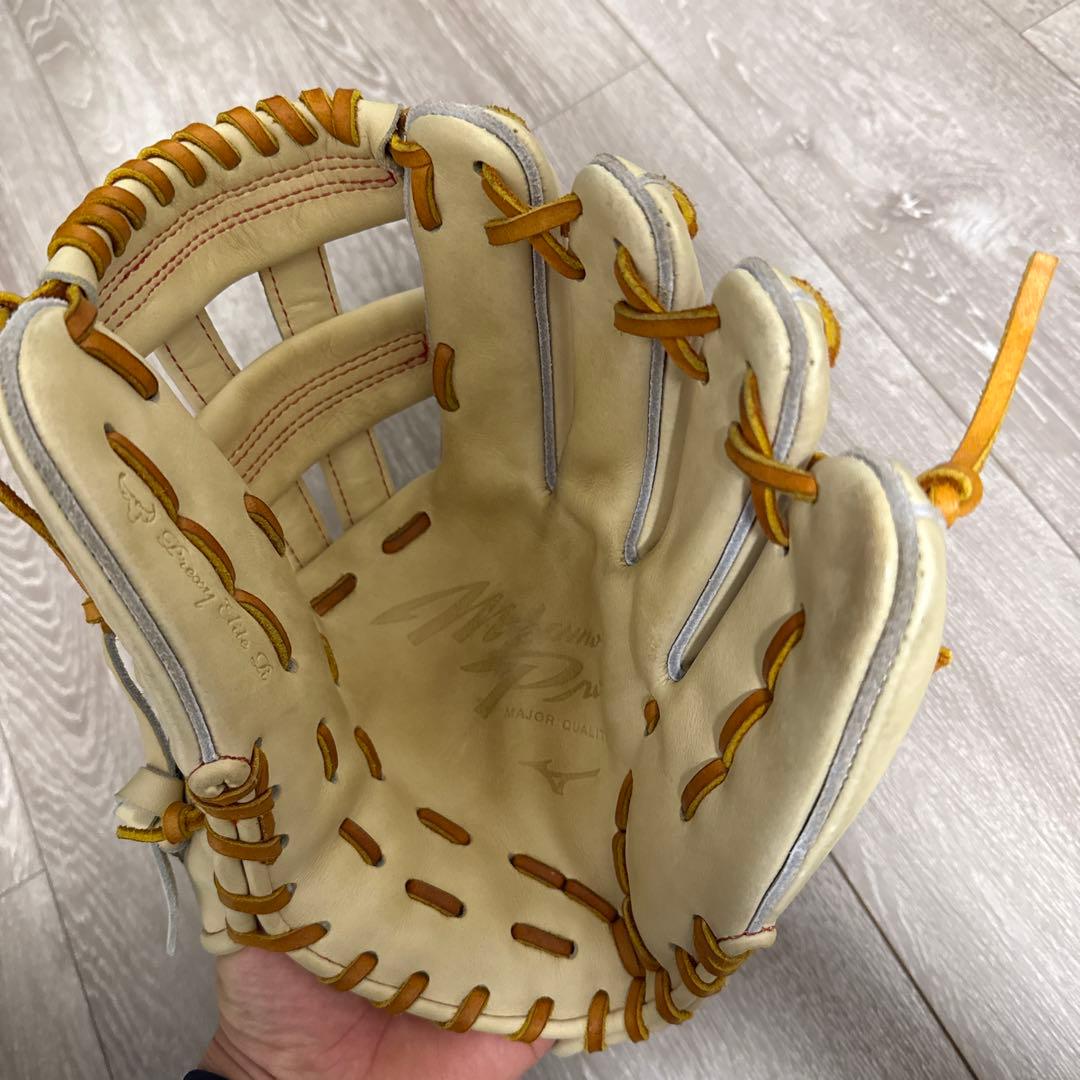 Mizuno Pro Classic 軟式グローブ クリーム色
