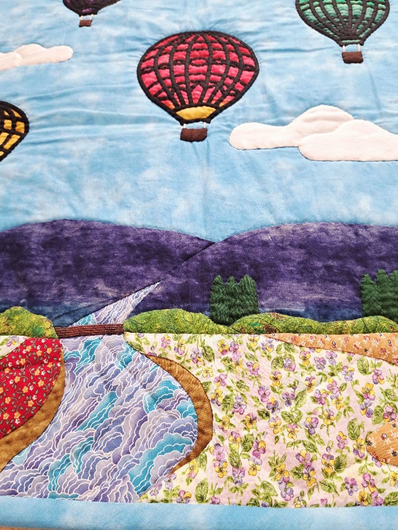 ハンドメイド　パッチワークタペストリー(熱気球)