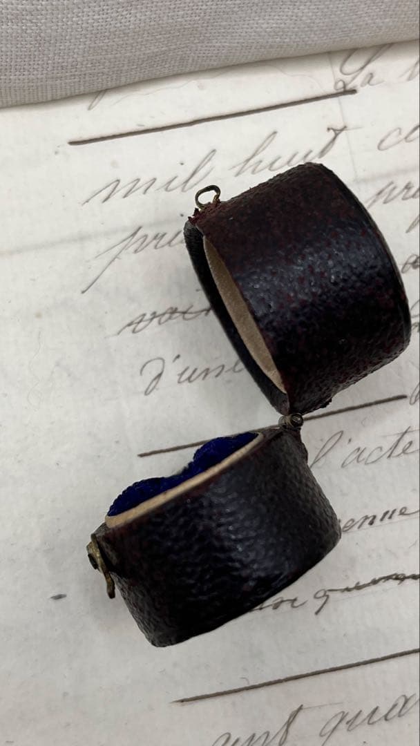 英国アンティークジュエリーボックス レザーラウンドボックス 1900年頃