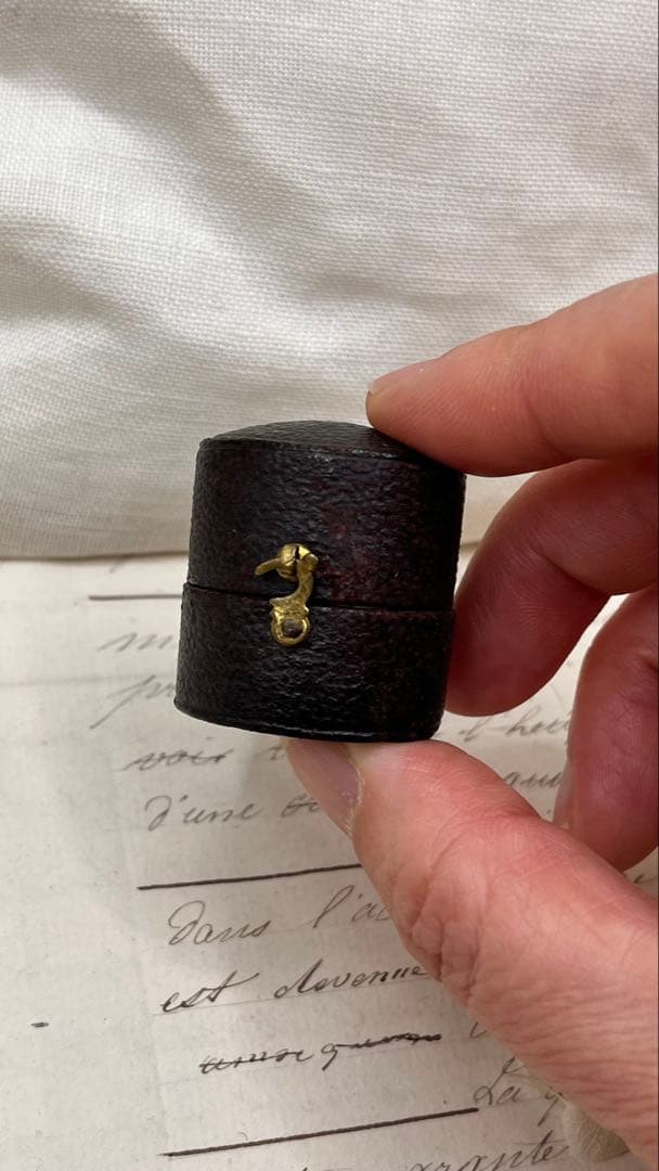 英国アンティークジュエリーボックス レザーラウンドボックス 1900年頃