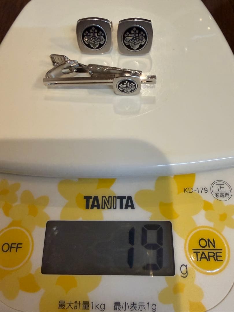 【家紋】　純銀　ネクタイピン・カフスボタンのセット