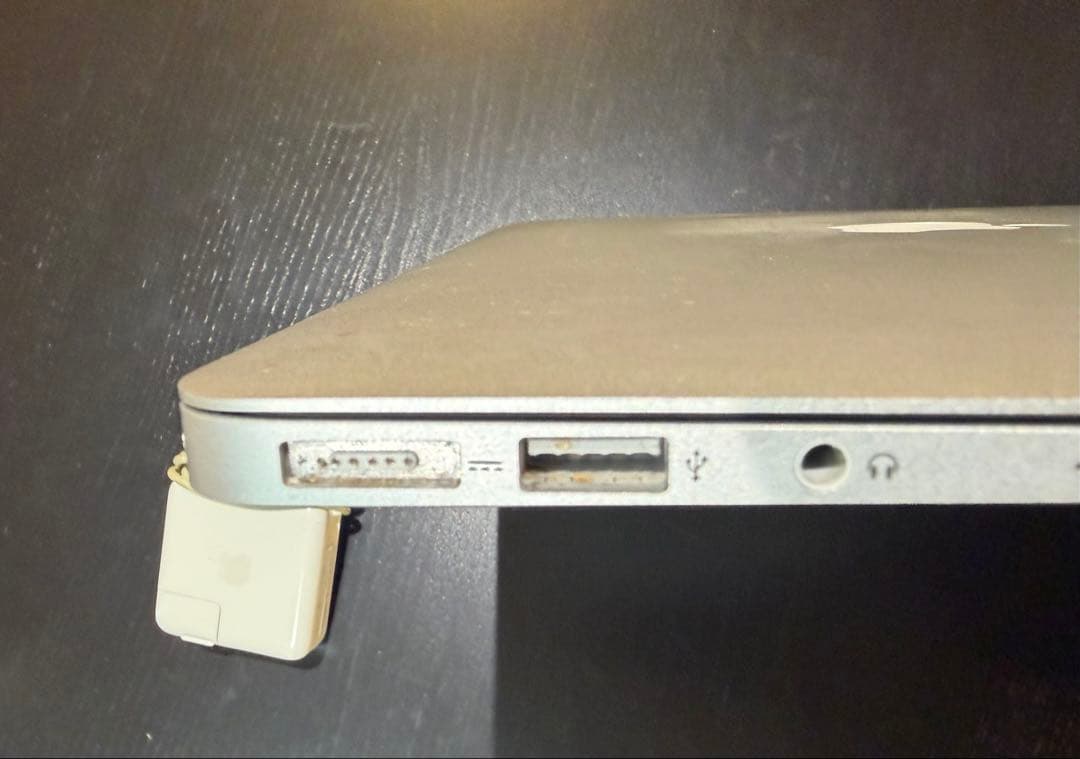 MacBook本体 MacBook Air 13-inch 2017 / 8GB / 256GB