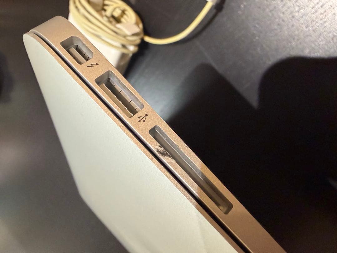 MacBook本体 MacBook Air 13-inch 2017 / 8GB / 256GB