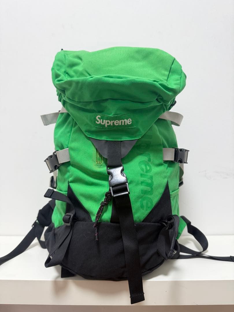 シュプリーム　バックパック　リュック　supreme 緑　グリーン　green