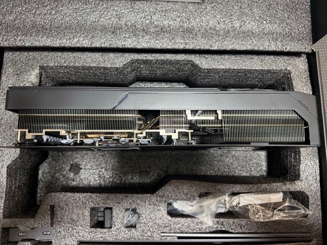 GIGABYTE GEFORCE RTX 5090 基板（PCB）なし