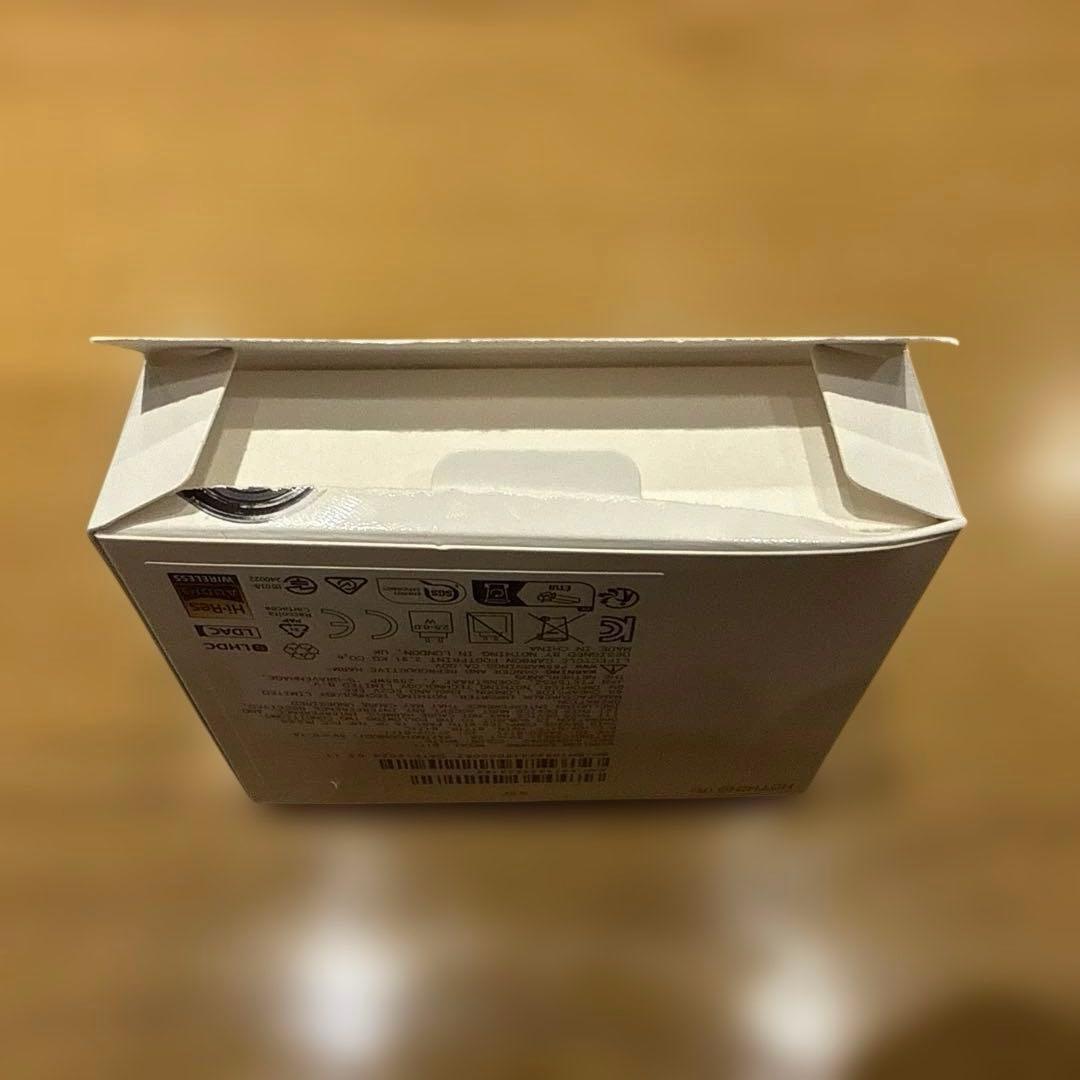 Nothing Ear ホワイトと Spigen のケースセット