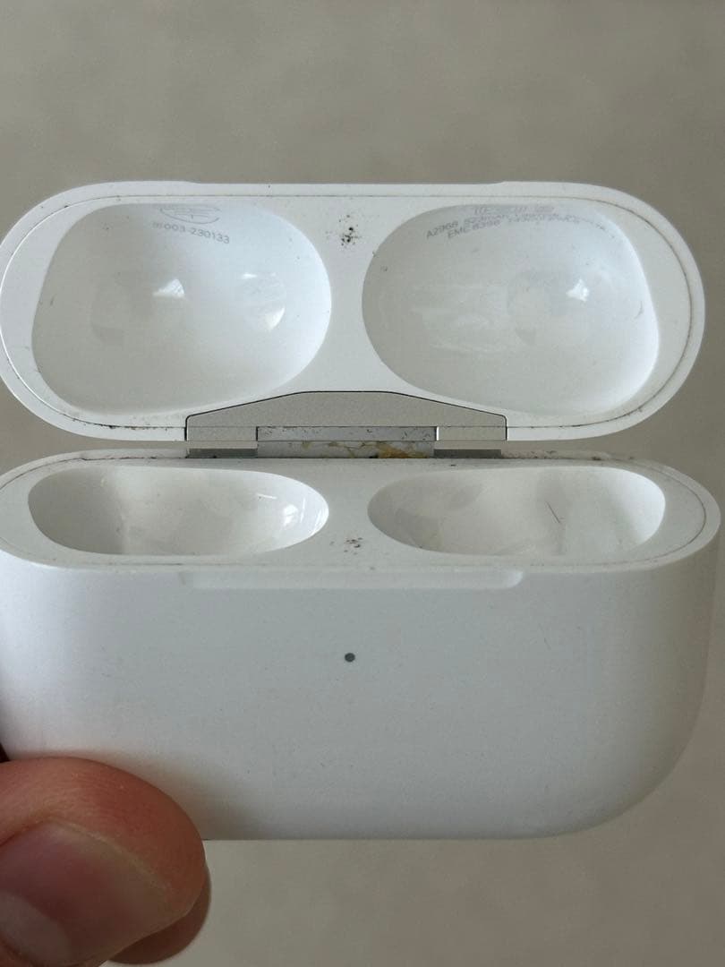 AirPods pro2本体 と左耳　白色