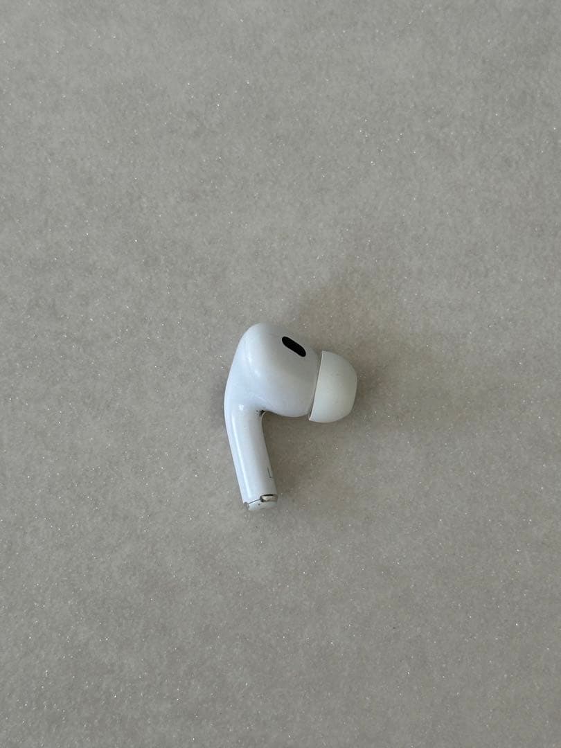 AirPods pro2本体 と左耳　白色