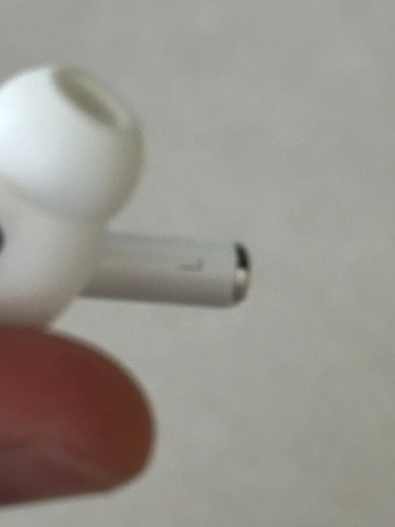 AirPods pro2本体 と左耳　白色