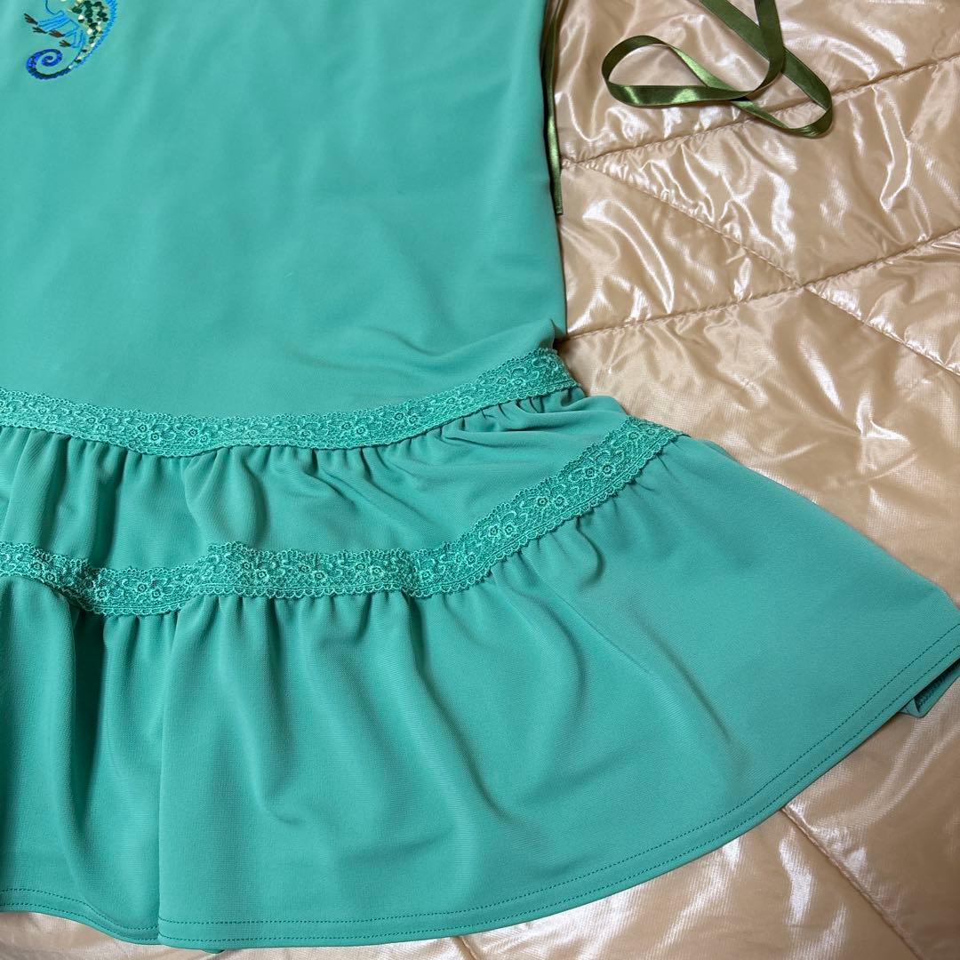【未使用に近い】✨トクコプルミエヴォル✨グリーン地前中央刺繍裾フリルチュニック❣️