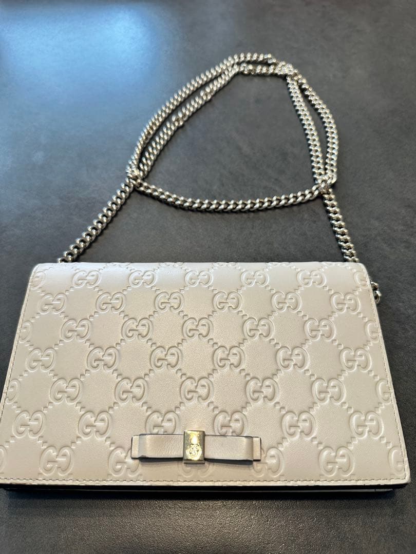 GUCCI ホワイトレザー チェーンウォレット