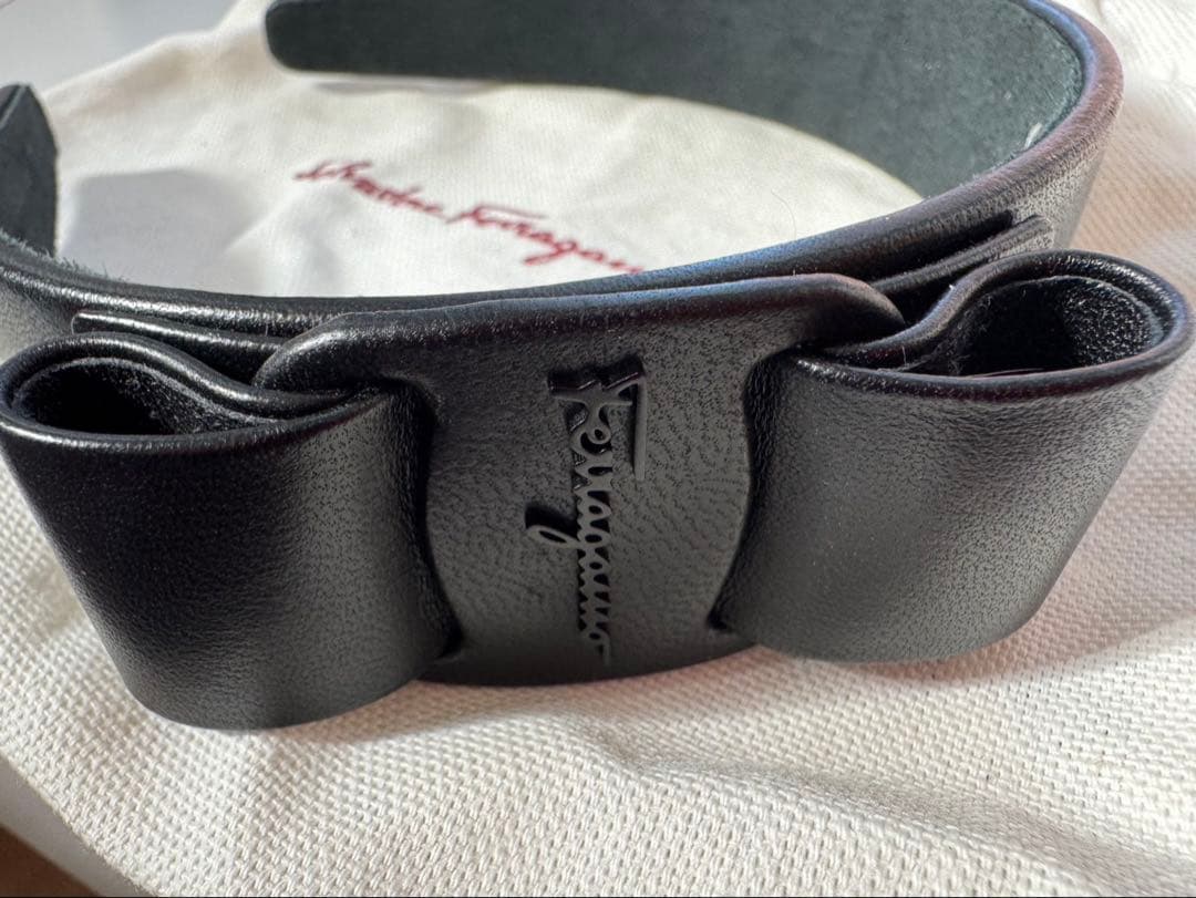 Ferragamo ブラックリボン ヘアバンド