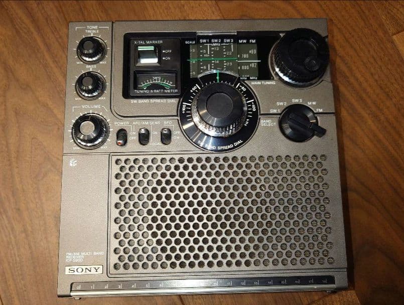 SONY ICF-5900 SWラジオ 本体と付属品