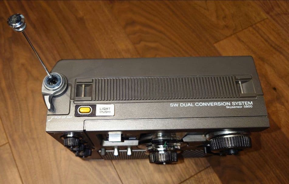 SONY ICF-5900 SWラジオ 本体と付属品