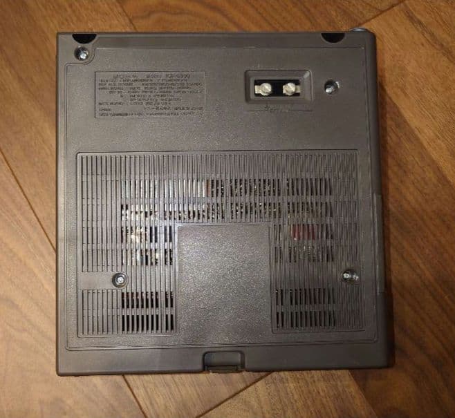 SONY ICF-5900 SWラジオ 本体と付属品