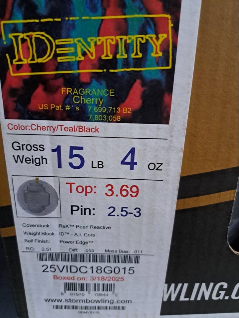 IDENTITY STORM BELMO ボウリングボール