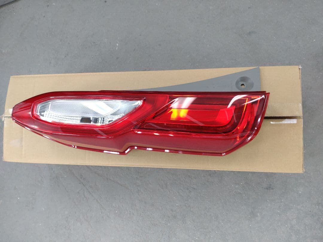 N-BOX左側テールランプ