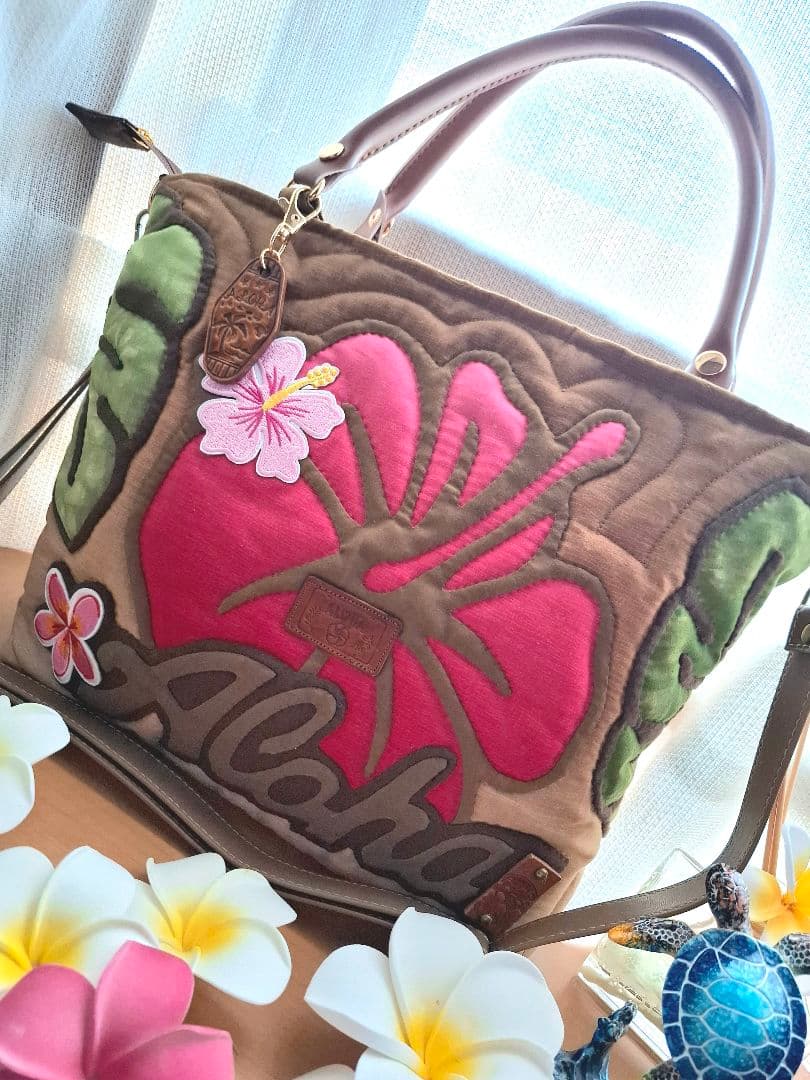 ハワイアンキルト　横長バッグ　2WAY　ファスナー付き　ハイビスカス