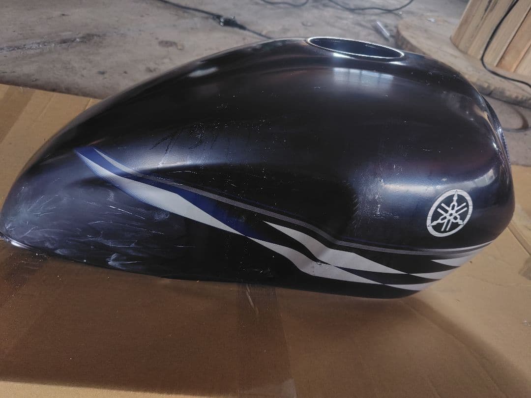 XJR400r rh02j Yamaha バイク用タンク 黒 ストライプデザイン