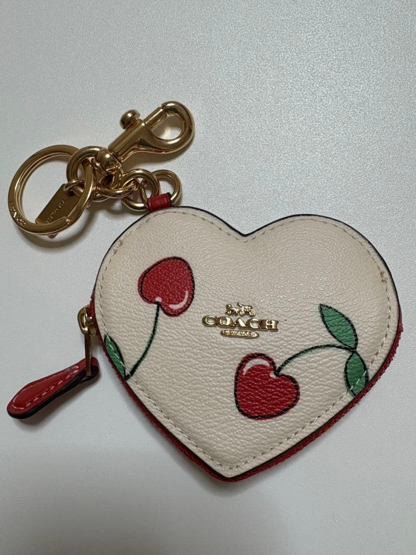 COACH ハート型チェリーケース