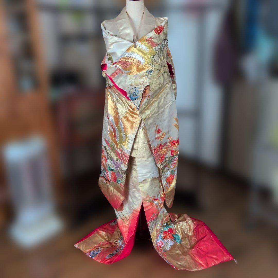 打ち掛け　裾引き　振袖　金色　舞台衣装　フキ