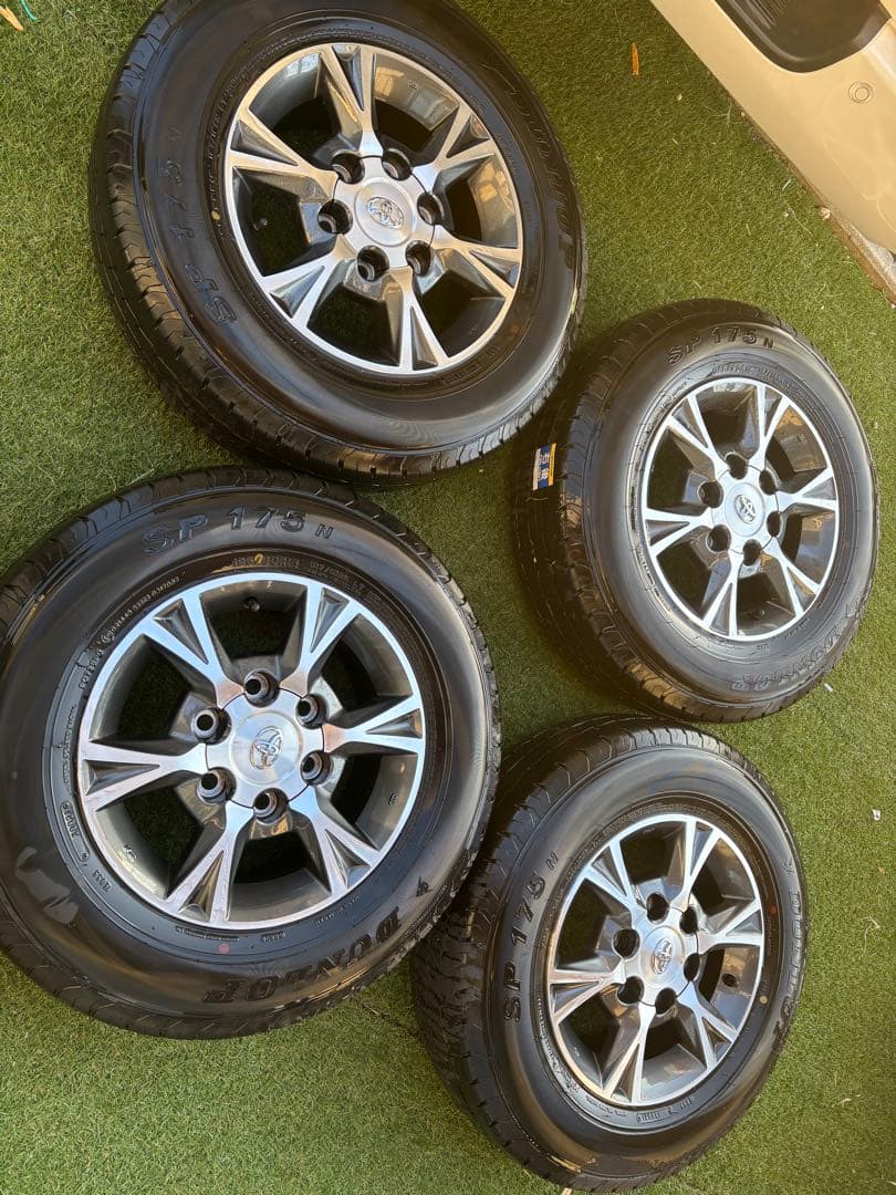 ハイエース トヨタ純正 タイヤ ホイールセット