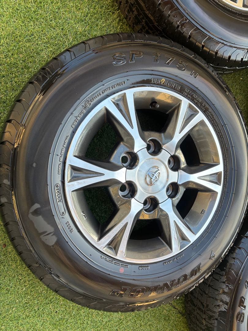 ハイエース トヨタ純正 タイヤ ホイールセット