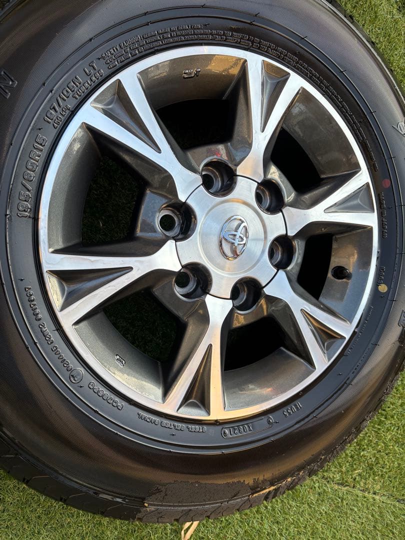 ハイエース トヨタ純正 タイヤ ホイールセット