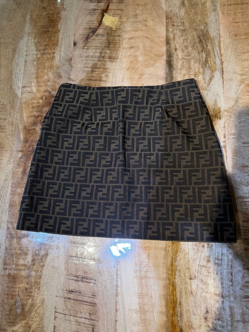 FENDI ロゴプリント ブラックミニスカート