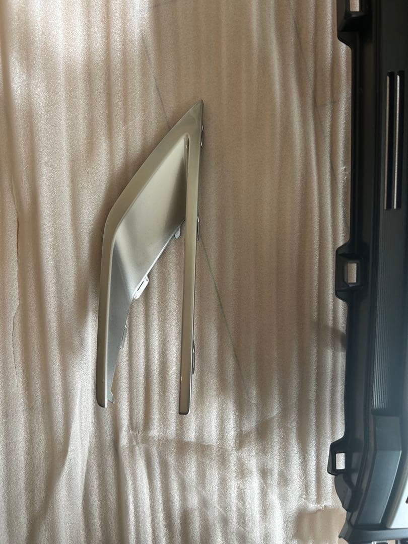 デリカD5 フロントグリル シルバー ブラック