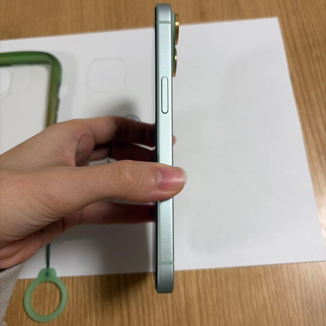 iPhone 15 グリーン iFaceケース付