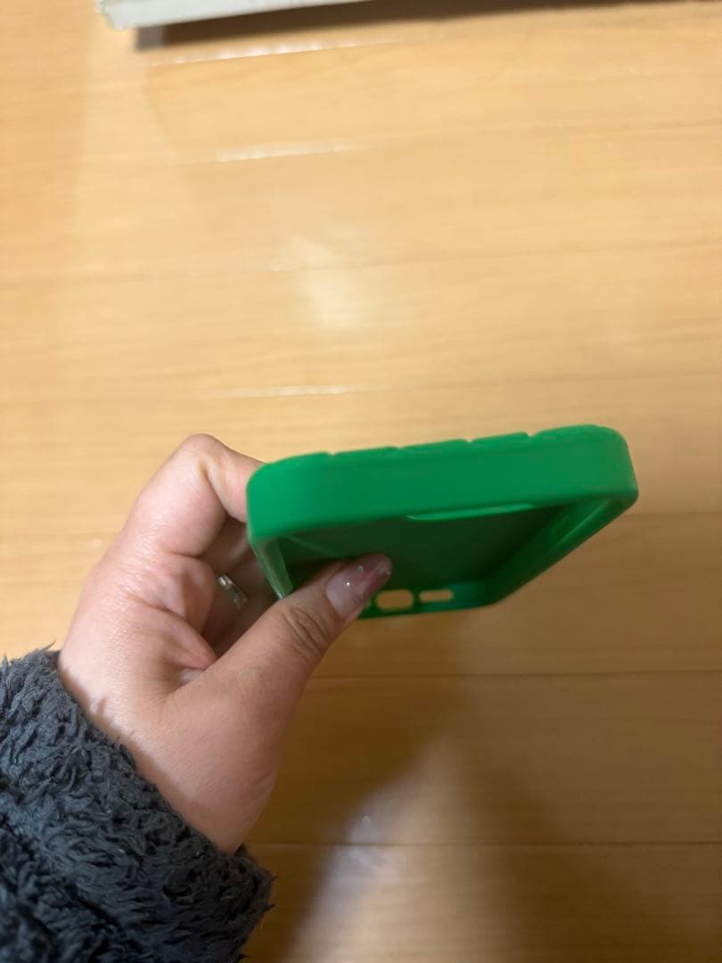 ボッテガ　シリコン iPhone13 iPhone13pro 緑　パラキート