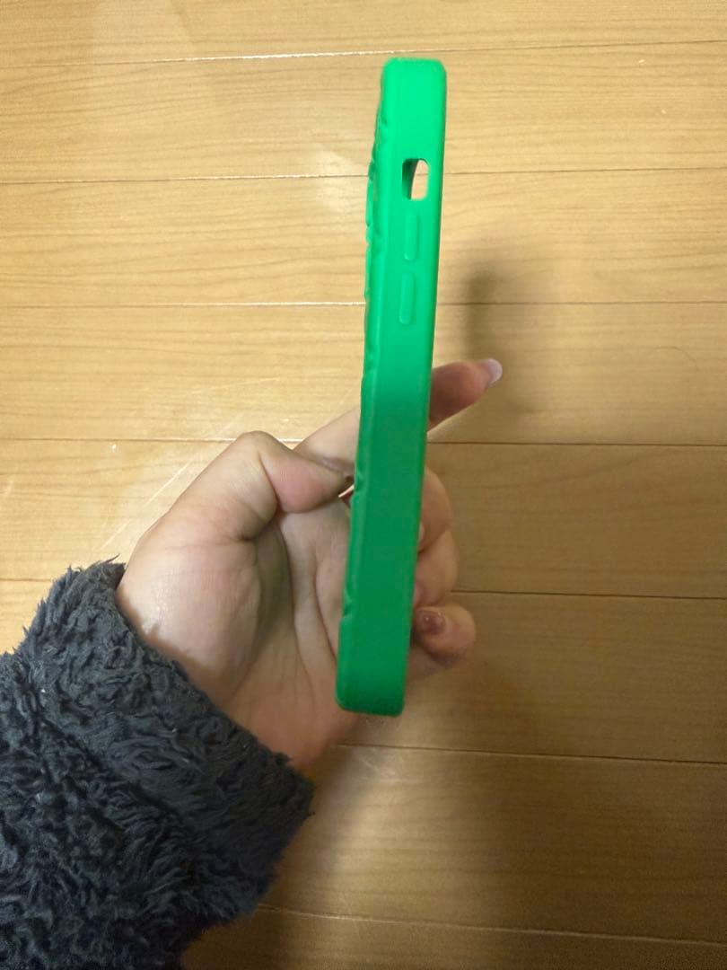 ボッテガ　シリコン iPhone13 iPhone13pro 緑　パラキート