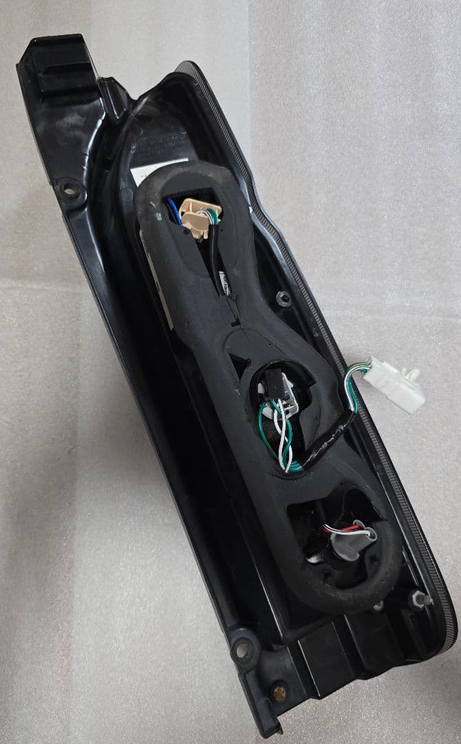 415 コブラ ハイエース 200系テールライト 左用